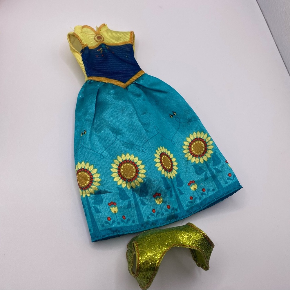 Disney Anna Doll with Blue and Gold Dress - Picture 13 of 13